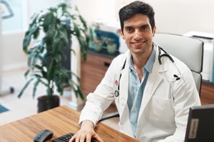 Dr. Enzo Javier Alderete Parisi