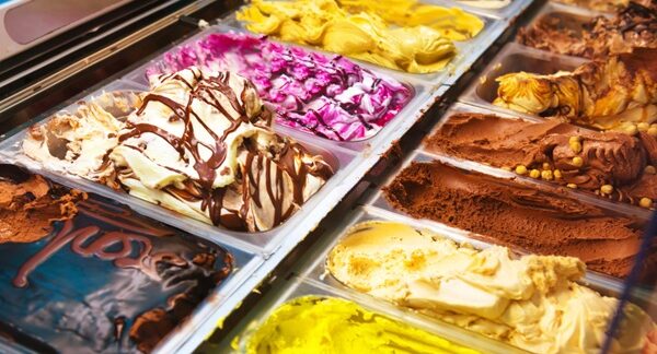 Heladerías - Diferentes sabores de helado en una de las mejores heladerías en Barcelona