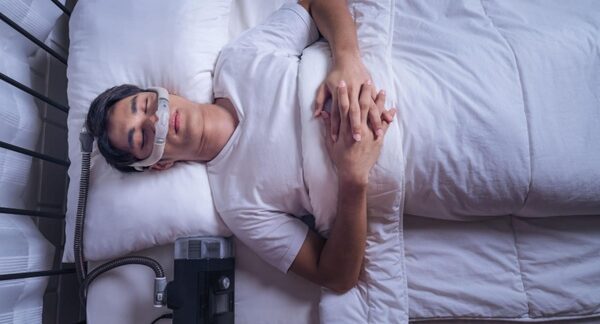 Mejores centros del sueño - Hombre en terapia del sueño con uno de los mejores centros del sueño en Barcelona