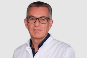 Mejores ortopedistas de rodilla - Dr. César Galo García Fontecha