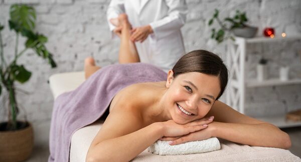 Spas - Mujer en un día de spa y masajes de relajación en uno de los mejores spas en Barcelona