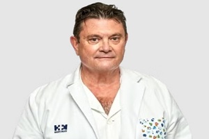 Dr. Carlos Arruga Fernández