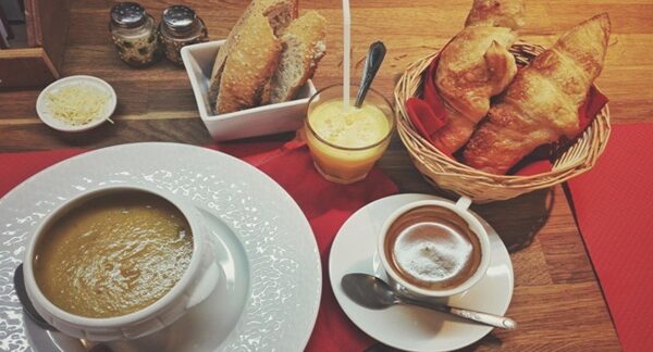 Restaurantes de desayunos - Presentación del desayuno en uno de los mejores sitios para desayunar en Barcelona