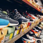 Zapaterías - Exhibición de zapatos hombres y zapatos cómodos mujer en una de las mejores zapaterías de Barcelona