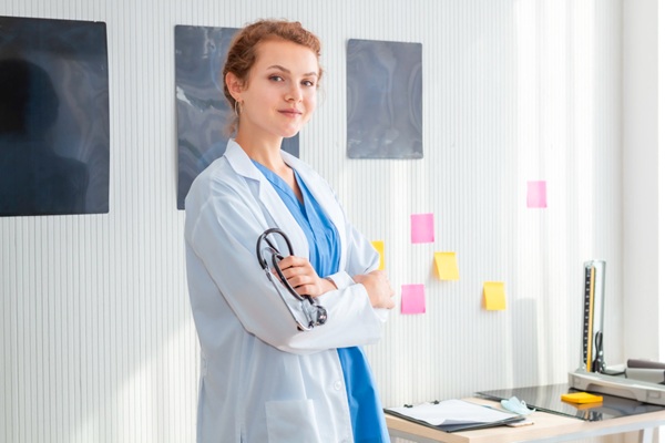 Carreras mejor pagadas - Estudiante graduado de Medicina, una de las mejores carreras mejor pagadas en Barcelona