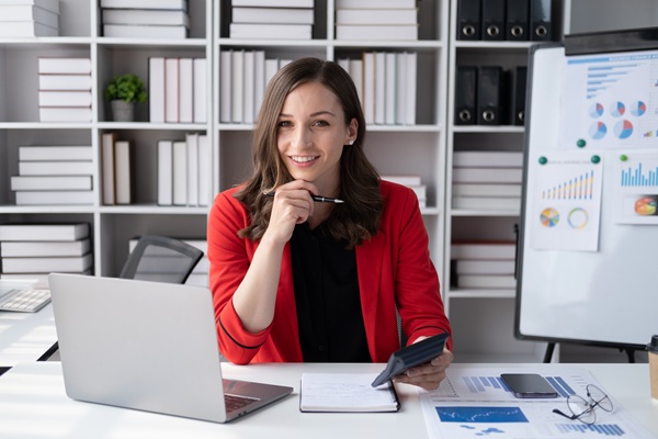 Carreras mejor pagadas - Estudiante graduado de Finanzas, una de las mejores carreras mejor pagadas en Barcelona