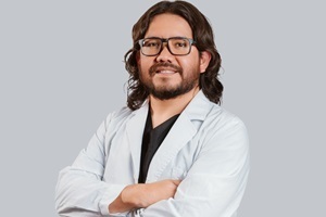 Médicos de trasplante capilar - Dr. Alonso Benavente uno de los mejores doctores injerto capilar España
