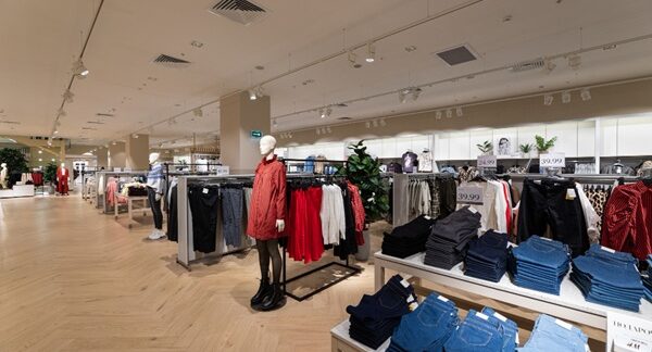 Grandes almacenes - Almacenes de tiendas grandes y tiendas por departamento reconocidos como los mejores grandes almacenes de Barcelona