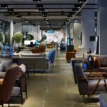 Tiendas de muebles - Exhibición de muebles y mobiliario en un almacén de muebles de una de las mejores tiendas de muebles de Barcelona