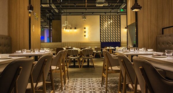 Restaurantes de vanguardia - Interior de uno de los mejores restaurantes de moda en Barcelona donde sirven comida vanguardista