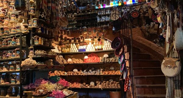 Tiendas de regalos - Interior de una de las mejores tiendas de regalos del centro de Barcelona con diversos regalos personalizados y obsequios originales